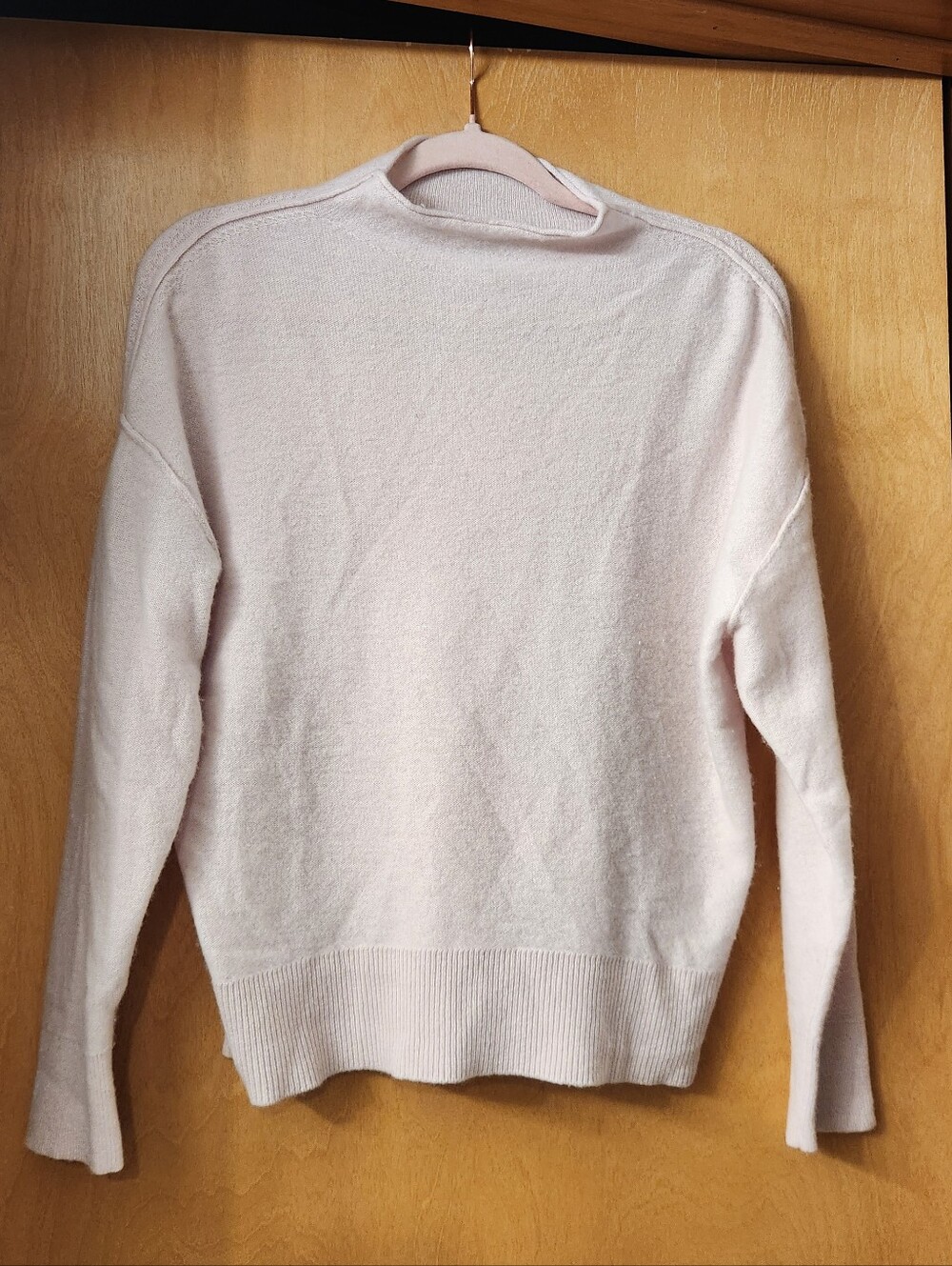 Women's Soft Cashmere Crewneck Sweater in Light Pink Size Small